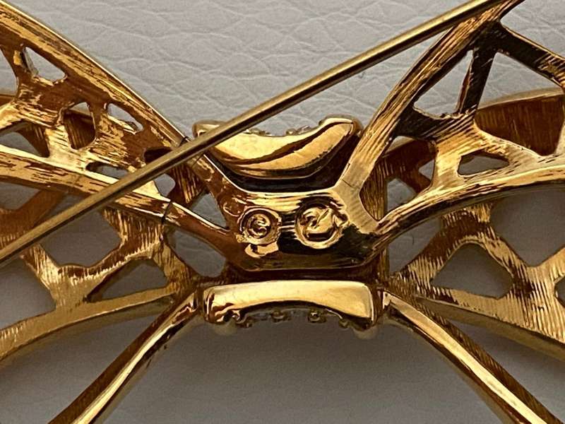 Gold Tone Brooch - Bow Mesh Design with Diamante Swarovki Crystal Stones #ML599 R300.00 | Dimensi...
