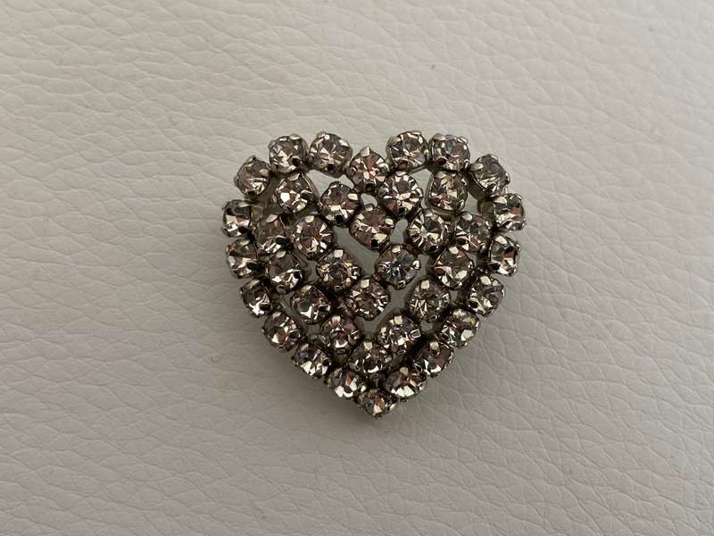 Brooch - Diamante Heart. Silver Colour #ML616