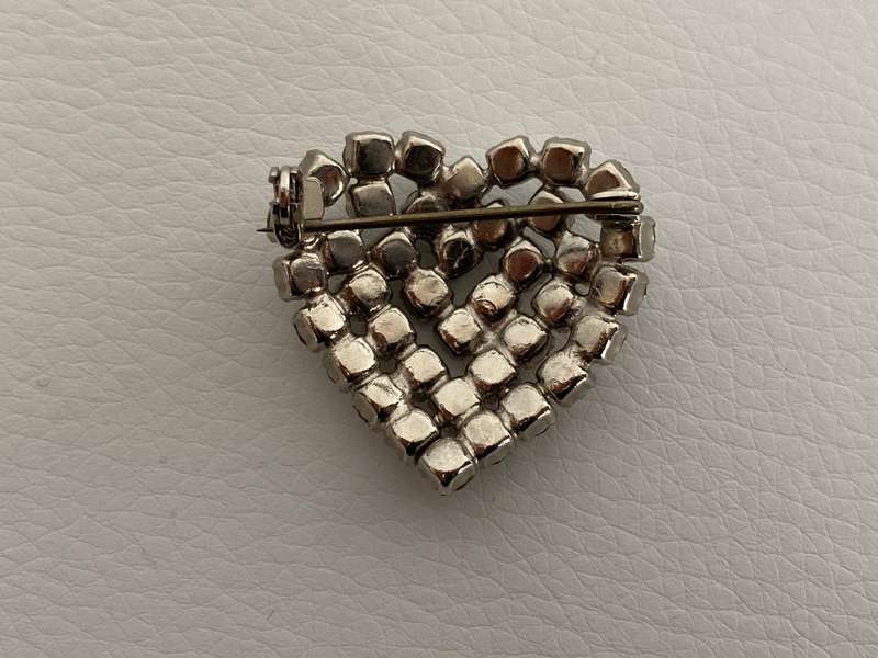 Brooch - Diamante Heart. Silver Colour #ML616