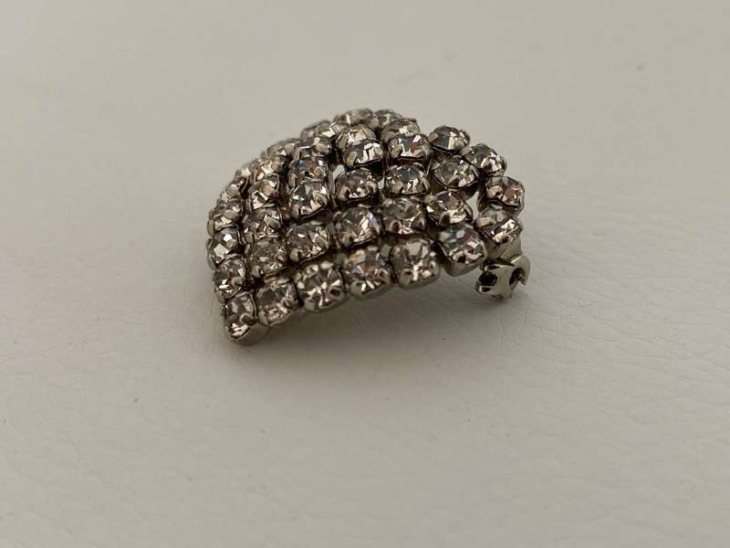 Brooch - Diamante Heart. Silver Colour #ML616