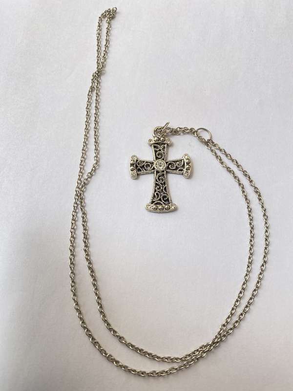 Pendant - Cross With Chain. Cross has White Beads and Swirl Pattern. Silver Colour #ML651