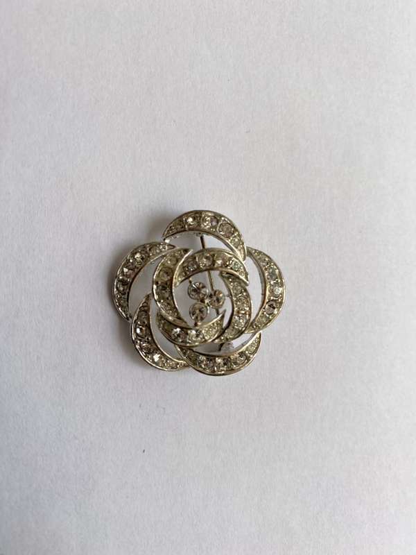 Brooch - Flower With White Diamante Beads. Silver Colour #ML654