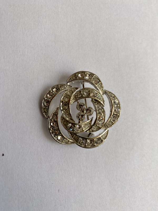 Brooch - Flower With White Diamante Beads. Silver Colour #ML654