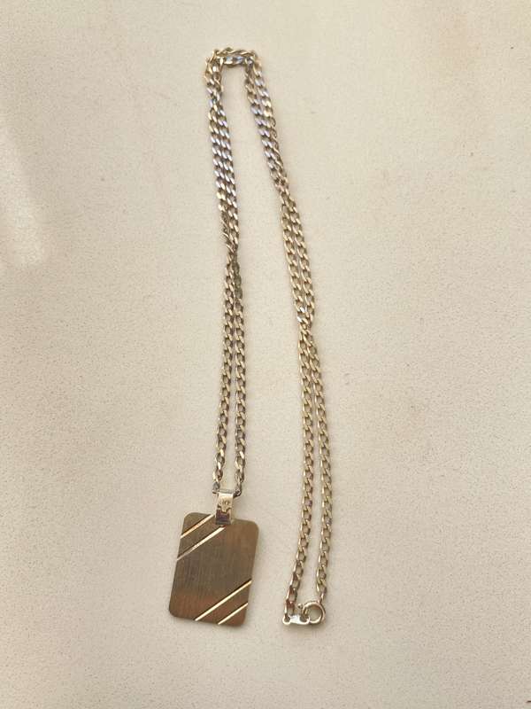 925 Silver Rectangle Disk On 925 Silver Chain #ML684| Dimensions: Chain is 593mm L, Pendant is 26...