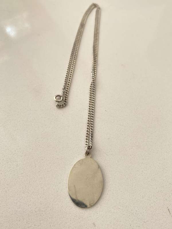 Pendant - Silver Oval Disk on Silver Chain #ML691
