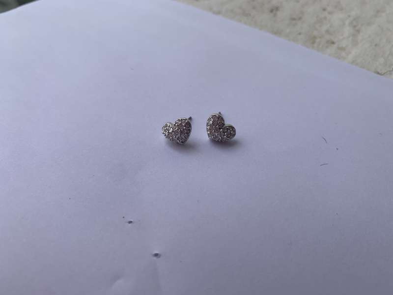 Earrings - Swarovski Heart Stud Earrings With Swarovski Crystals. Silver Plated #ML704