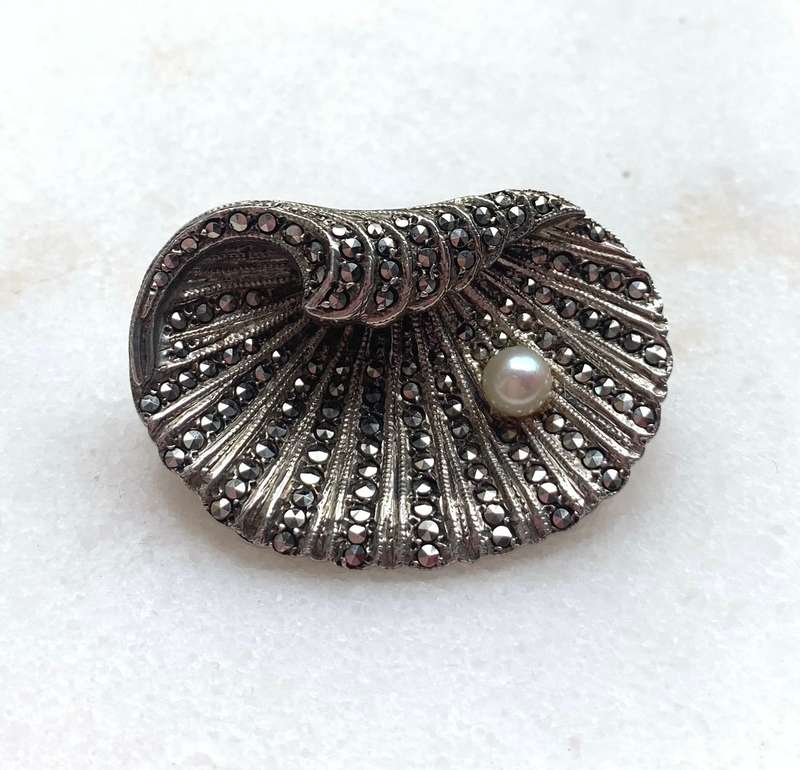 Brooch - Vintage Silver Tone Marcasite Shell Shape With Faux Pearl #ML758