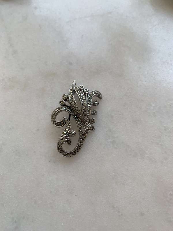 Silver Toned Marcasite Brooch With Flower Pattern #ML804  Dimensions: 44mm x 24mm