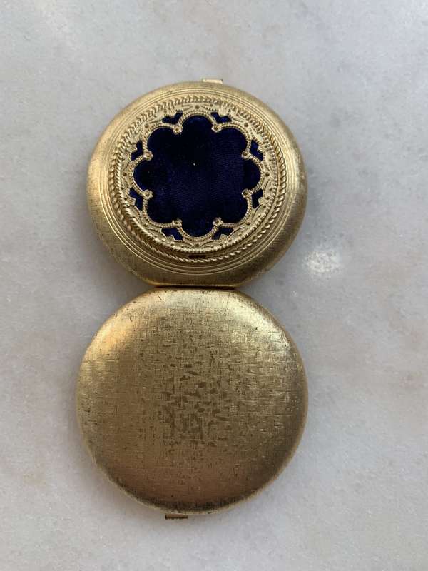 Antiques & Collectibles - Round Gold Metal Cosmetic Compact With Velvet Decoration #ML814 R195.00...