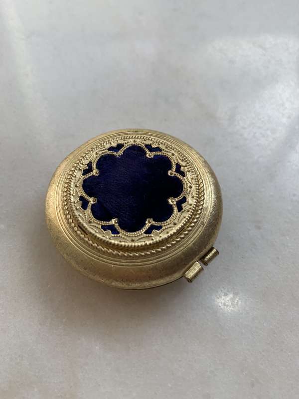 Antiques & Collectibles - Round Gold Metal Cosmetic Compact With Velvet Decoration #ML814 R195.00...