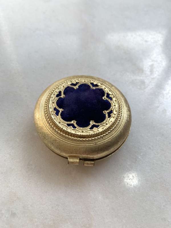 Antiques & Collectibles - Round Gold Metal Cosmetic Compact With Velvet Decoration #ML814 R195.00...