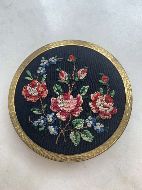 Antiques & Collectibles - Vintage Round Stratton Hand Embroidered Powder Compact. Metal, Gold Ton...