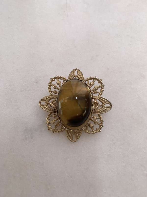 Brooch - Tigers Eye Gem Set On Pattern. Gold Colour #ML784