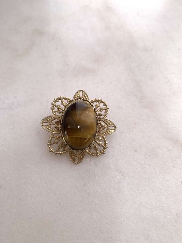 Brooch - Tigers Eye Gem Set On Pattern. Gold Colour #ML784