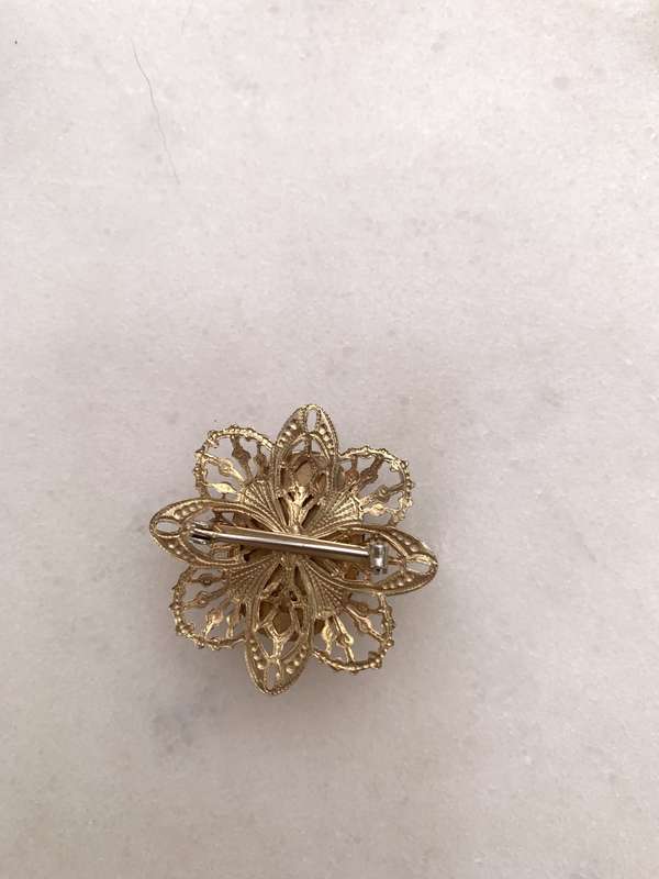 Brooch - Tigers Eye Gem Set On Pattern. Gold Colour #ML784