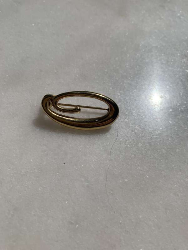 Brooch - Round Swirl Design. Gold Colour #ML850