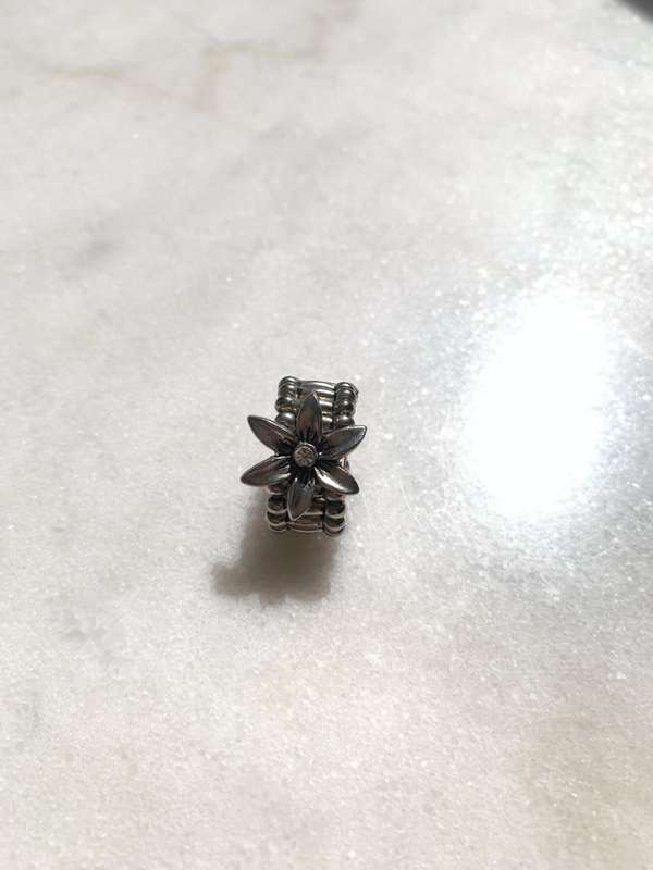 Ring - Beaded Elastic With Flower on Top. Silver Colour #ML853