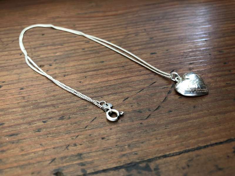 Necklace - Vintage Sterling Silver Heart Pendant on Silver Chain #ML781