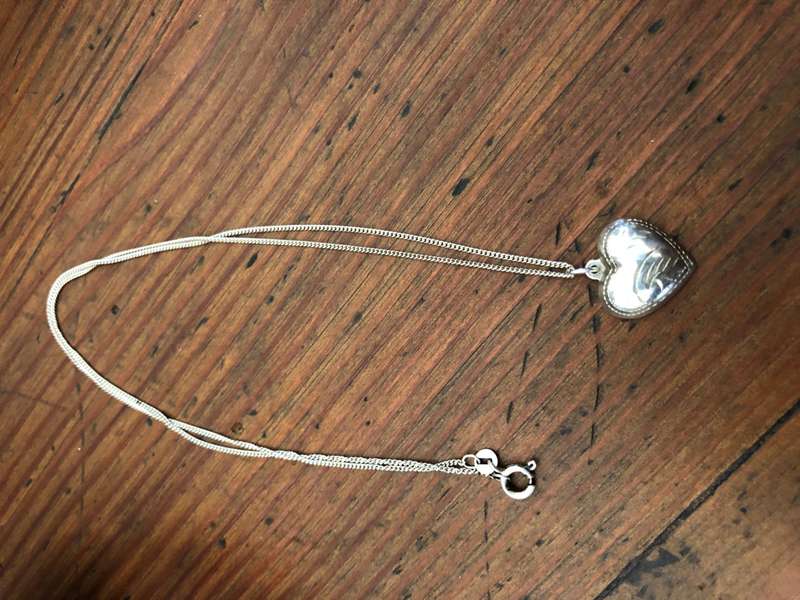 Necklace - Vintage Sterling Silver Heart Pendant on Silver Chain #ML781