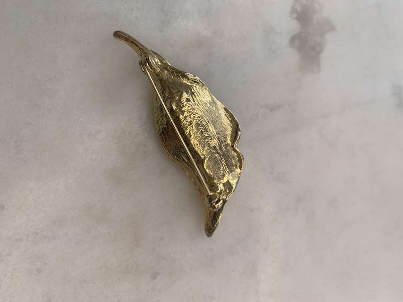 Brooch - Leaf Brooch With Teardrop Shape Pearly Inset. Gold Coloured #ML913