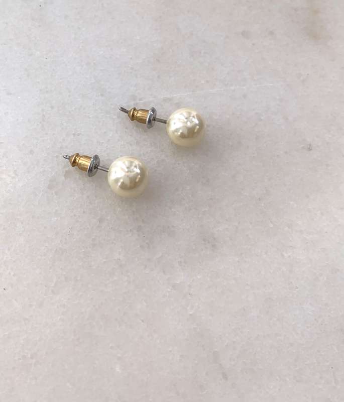 Earrings - Studs With Pearly Bead #ML947