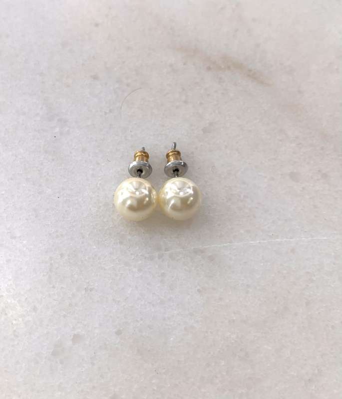 Earrings - Studs With Pearly Bead #ML947