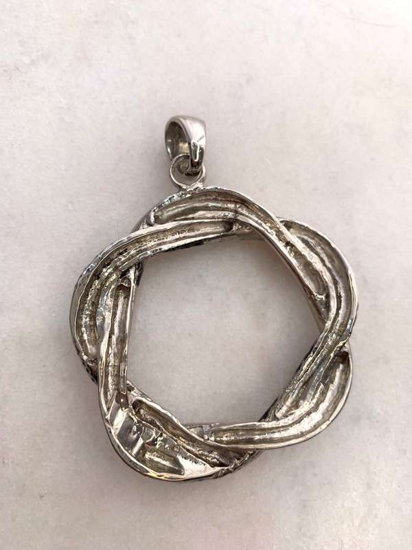 Pendant - Silver Plated Large Pendant with Interlooping Design, Round Stone Off Centre #ML949 R22...