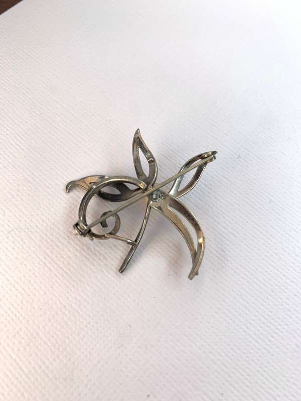 Brooch - Silver Vintage Flower Brooch With  Pearl In Centre #ML981 R495.00 | Dimensions: 38mm x 40mm