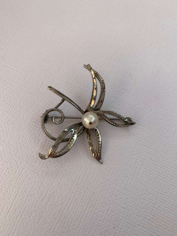 Brooch - Silver Vintage Flower Brooch With  Pearl In Centre #ML981 R495.00 | Dimensions: 38mm x 40mm