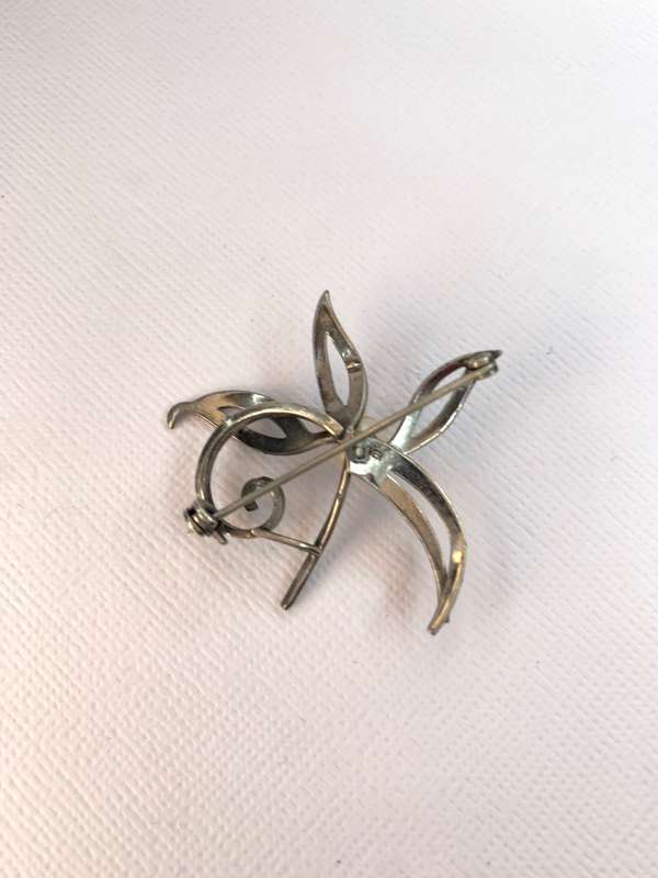 Brooch - Silver Vintage Flower Brooch With  Pearl In Centre #ML981 R495.00 | Dimensions: 38mm x 40mm