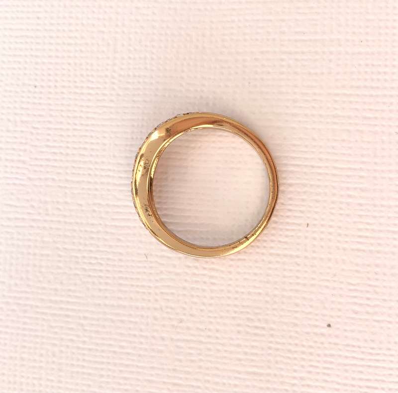 Ring - Band With White Stone Chips. Gold Coloured #ML1009