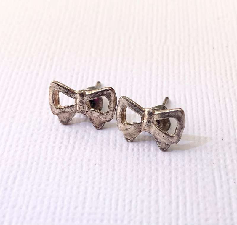 Earrings - Bow Stud Earrings. Gold Coloured#ML1027 R180.00 | Dimensions: 5 x 10mm