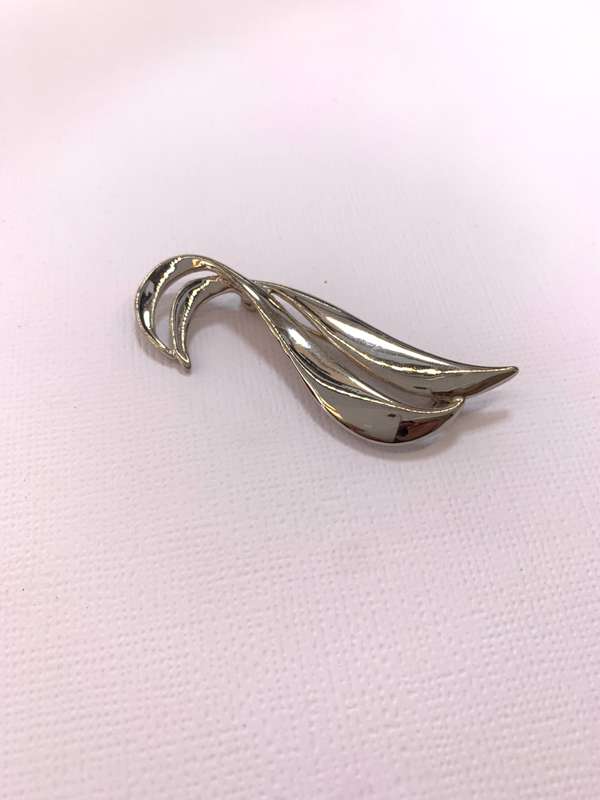 Brooch - Double Swirl. Silver Colour #ML1040 R199.00| Dimensions: 57mm x 14mm