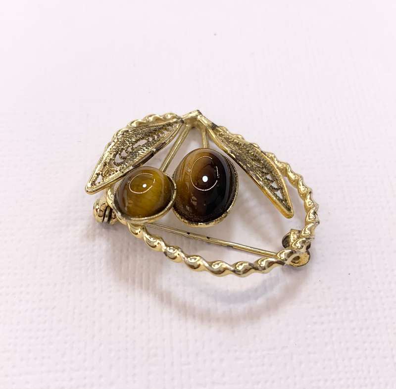 Brooch - Flowers and leaves With Surrounding Circle. Tigers Eye Stones #ML1041 R199.00 | Dimensio...