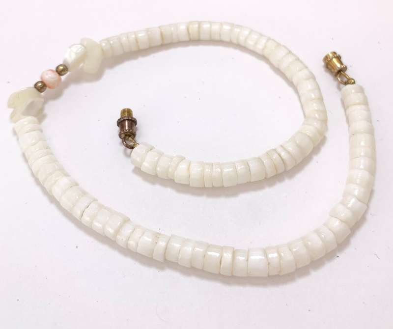Bracelet - Seashell Style White Beads. Large Size #ML1067 R150.00 | Dimensions: 250mm L