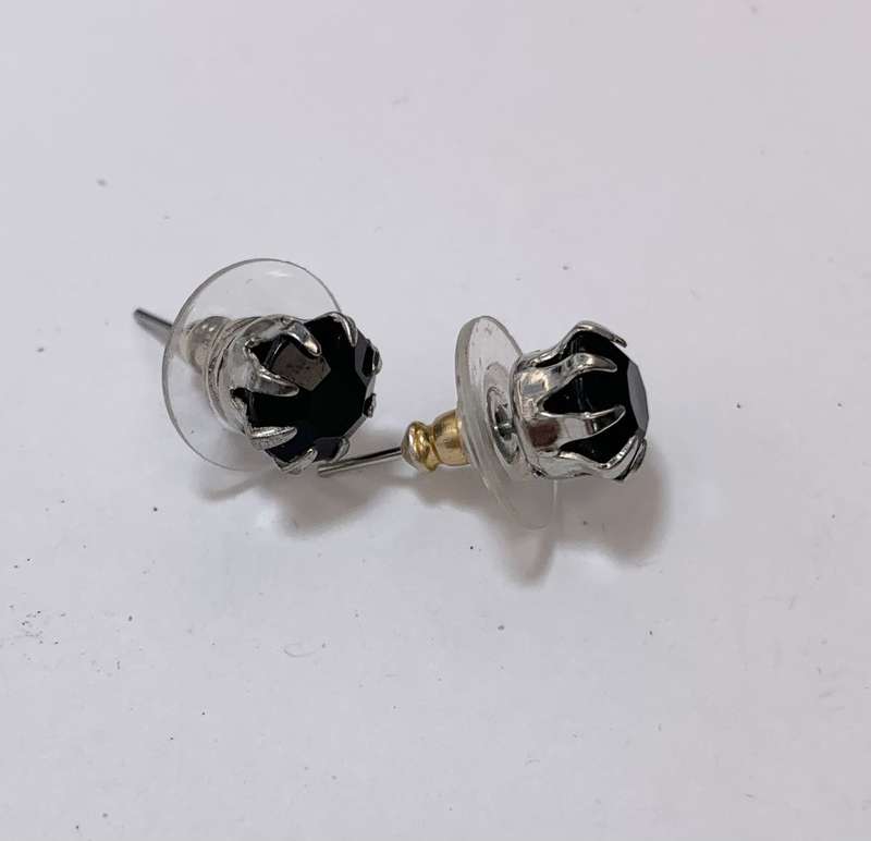 Earrings - Silver Colour Claw Studs With Black Stone #ML809 R295.00 | Dimensions: 17mm x 8mm