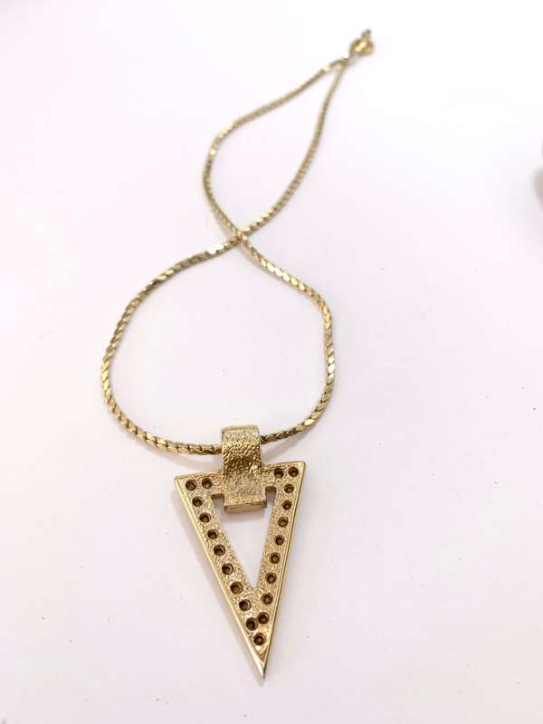 Pendant - Triangular Gold Colour With White Diamante Style Beads On Gold Colour Chain #ML1124 R32...