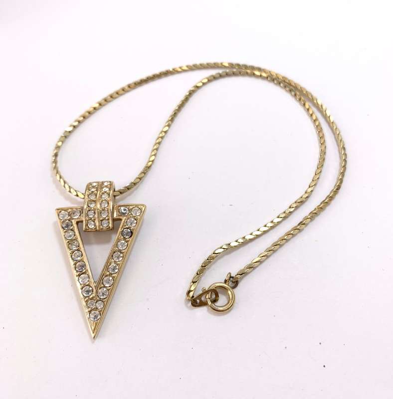 Pendant - Triangular Gold Colour With White Diamante Style Beads On Gold Colour Chain #ML1124 R32...