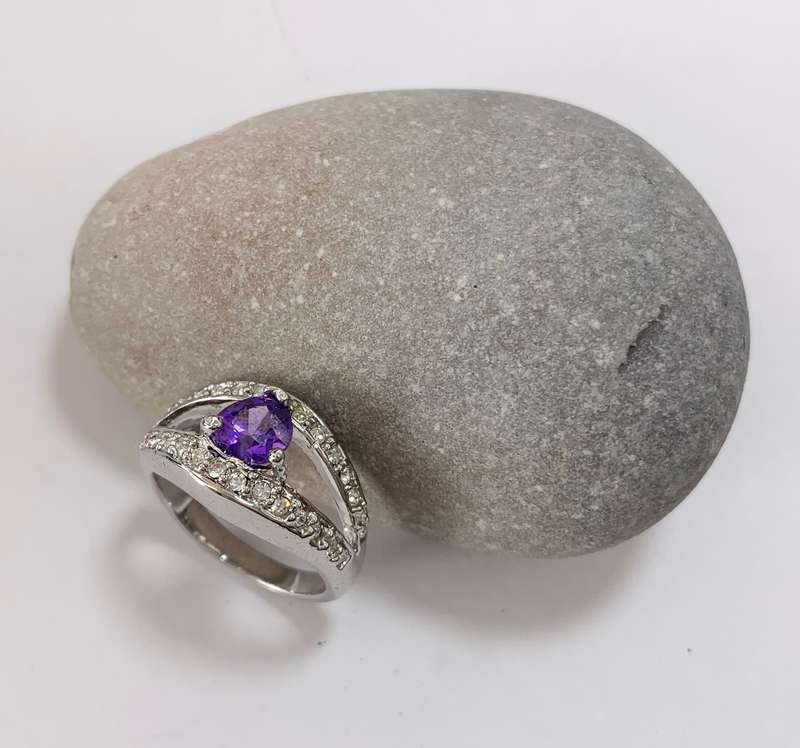 Ring - Purple Heart Stone Centre. Embedded Crystals. Branded 'Tara Vanessa'. Silver Colour #ML113...