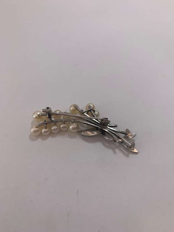 Brooch - Vintage Silver Brooch With Pearls and Bow #ML1147 R295.00 | Dimensions: 55mm x 20mm