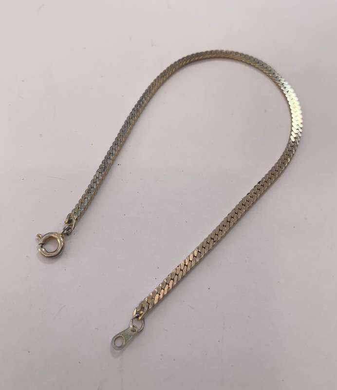 Bracelet - Flat Chain. Gold Colour #ML1148 R120.00 | Dimensions: 183mm