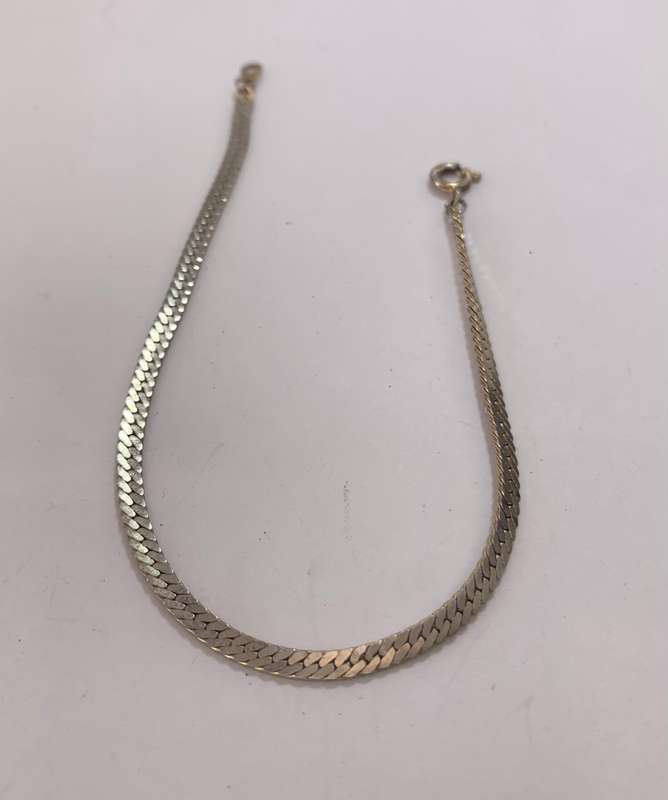 Bracelet - Flat Chain. Gold Colour #ML1148 R120.00 | Dimensions: 183mm