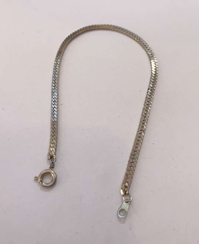 Bracelet - Flat Chain. Gold Colour #ML1148 R120.00 | Dimensions: 183mm