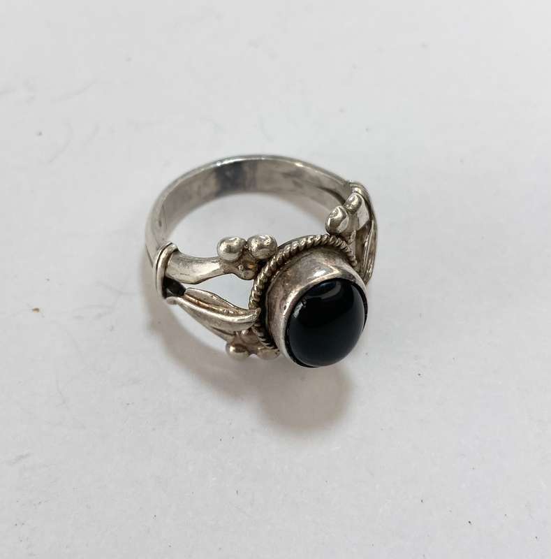 Ring - Silver With Oval Black Stone and Leaf Patterns Down the Sides #ML1172 R695.00 | Dimensions...