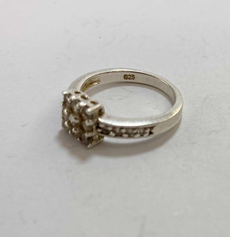 Ring - 925 Silver Ring With Central Square, White Stones #ML1174 R695.00 | Dimensions: Ring Size M