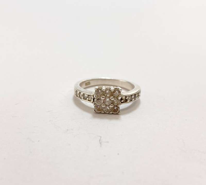 Ring - 925 Silver Ring With Central Square, White Stones #ML1174 R695.00 | Dimensions: Ring Size M