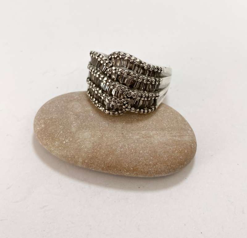 Ring - 925 Silver, decorative lines with small oblong stones between #ML1180 R695.00 | Dimensions...