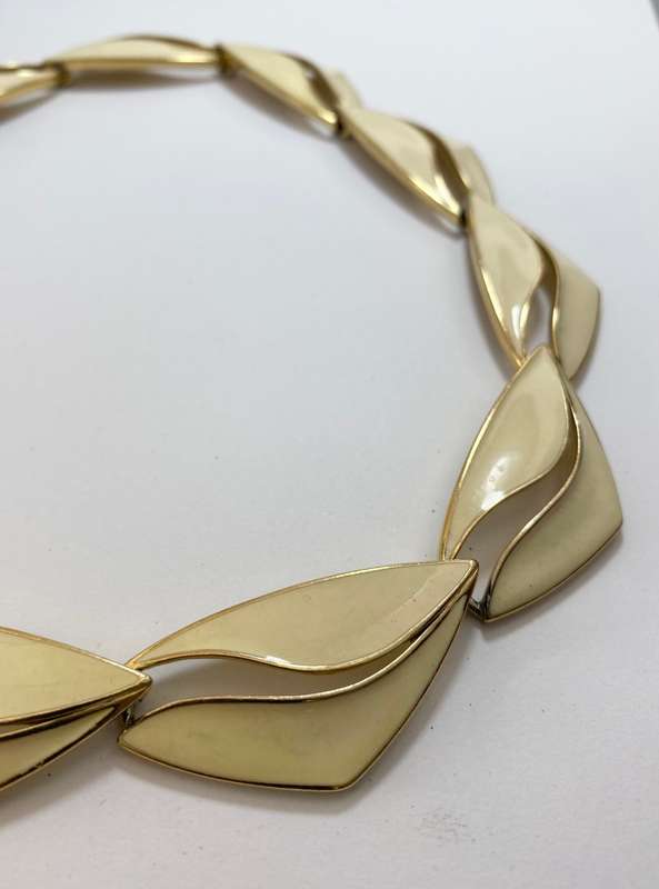 Necklace - 'Trifari' Necklace / Choker. Gold and Cream Coloured #ML1191R495.00 | Dimensions: 480...