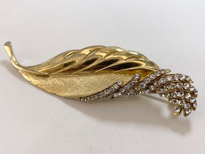 Brooch - Leaf Brooch With Diamante, Gold Coloured #ML1198 R295.00 | Dimensions: 80mm x 22mm