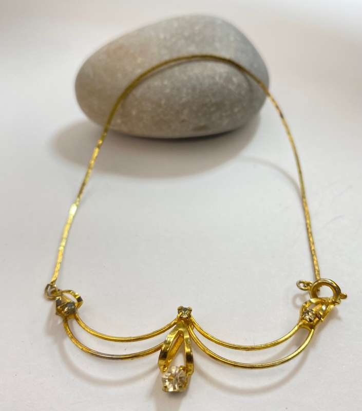 Bracelet - 3 white diamante on pendant link. Gold Colour #ML1207 R195.00 | Dimensions: 240mm